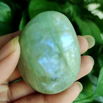 NaturalThe rohelist värvi labrador kivi crystal palm kivid plaything tervendav kristallid ja kodu kaunistamiseks