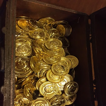 50tk plastikust Piraat kuldmünt Halloween lapsed sünnipäeva teenetemärgi võltsitud kuld aare partei asjade kingitus lastele kasuks mänguasi