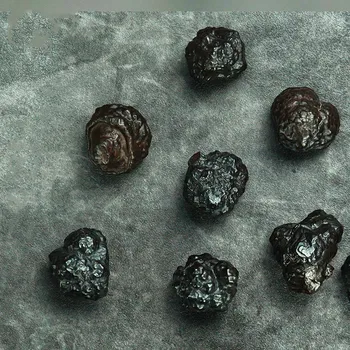 Looduslik Karonda CK Süsinikusisaldusega Chondrite Meteoriit Töötlemata Kivi Alla Aerolite Ornament Kogumise Isendite Teenetemärgi