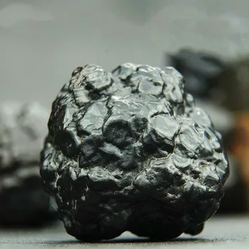Looduslik Karonda CK Süsinikusisaldusega Chondrite Meteoriit Töötlemata Kivi Alla Aerolite Ornament Kogumise Isendite Teenetemärgi