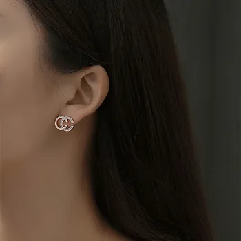 2021 Uus Lady Double C Kõrvarõngad Moekas Luksuslik Kõrge Kvaliteedi Loominguline Disain Ehted Korea Versiooni Elegantne Temperament Mitmekülgne