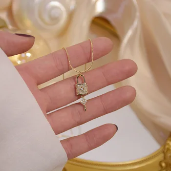 14k Reaalne kullatud Micro Inkrusteeritud Teemantide koos Projekteerimise Lukk Leaf Ristik võtmehoidja Clavicle Kett Kaelakeed Naine