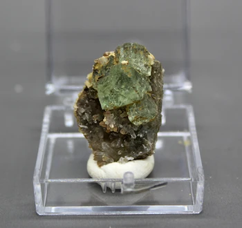 Looduslik roheline fluoriidimaardlat mineraal-näidis kivide ja kristallide tervendav kristallid kvartsist suurus kast 3.4 cm