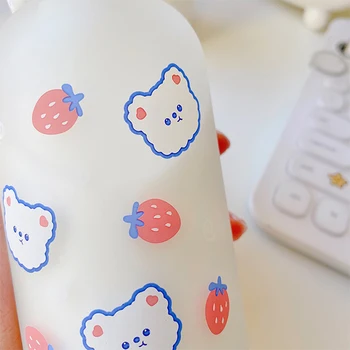 Cute Cartoon Maasikas Karu Klaas Lutt Vee Pudel Õled Cup Täiskasvanud Lapsed Piima Jäätunud Pudel Beebi Toitmise Pudelid