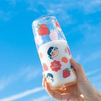Ilus tüdruk juua piima, maasika cup tüdruk süda cup õpilane hommikusöök cup heat resistant water cup kingitus