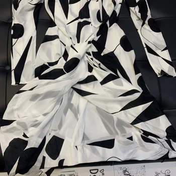 2021 uus naiste mood pikkade varrukatega V-kaeluse vibu geomeetriline silk prindi pits-kleit üles 0419