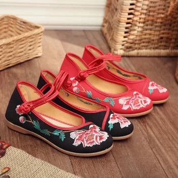 Uus vana Pekingi riie kingad naiste riigi tuul ühtse kingad keskel ja vana ema kingad, kõrge, et aidata tikitud kingad