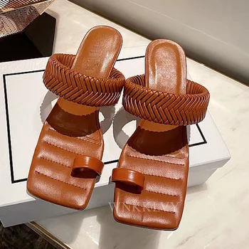 2021 suvel uus disain sandaalid naiste plätud nahast square varba sussid õhuke kõrged kontsad clip varba sandalias tüdrukute slaidid