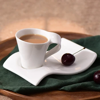 Laine European Small Luxury Keraamiline Latte Kohvi Tassi Set Home Loominguline Lihtne Valge Portselan Hommikusöök Cup