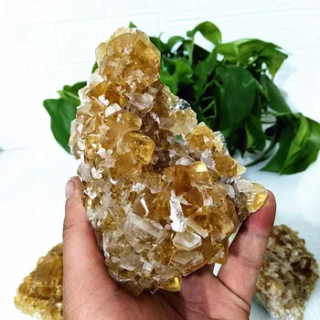+ Natural stone läbilaskev kollane kaltsiit mineraalsed kristallid kodu kaunistamiseks ekraan ja feng shui tšakra tervendav kristallid