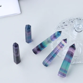5-8cm Loomuliku Värvi Kvarts Veerus Vikerkaar Fluoriidimaardlat Crystal Punkti Läbipaistev Aura Gemstone Võlukepp Kodu Kaunistamiseks