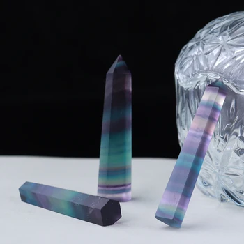 5-8cm Loomuliku Värvi Kvarts Veerus Vikerkaar Fluoriidimaardlat Crystal Punkti Läbipaistev Aura Gemstone Võlukepp Kodu Kaunistamiseks