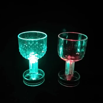 50ml LED Vilkumine Värvi Muuta Vee Aktiveeritud, süttib Õlut, Viskit Juua Tass Sile disain juua klaas kokteiliefekti uudsus