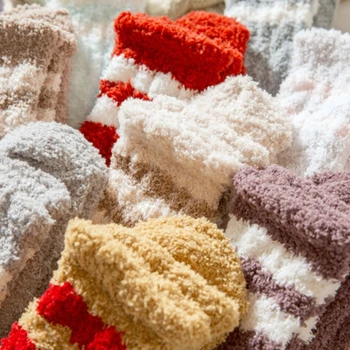 Naiste Talve Coral Velvet Fuzzy Suss Sokid Värviga Topelt Triibuline Paksenema Kohev Hubane Soe Kodu Põrandal Magab Sukad