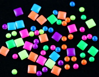 1 Karp Square Neet Küünte Naastud Rhinestones 2mm 4mm Päevavalgus neot värvid Teenetemärgi Ratta Maniküür 3D Nail Art Teenetemärgi