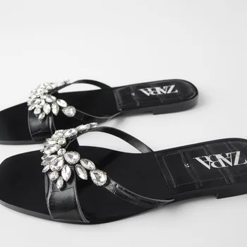 2020. aasta suvel uus naiste lamedapõhjaline naiste akrüül diamond korter kontsaga rand kingad sandaalid naistele